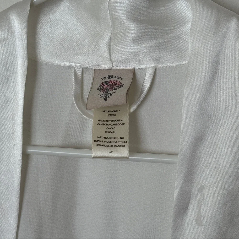 The Bride White Robe - Picture 4 of 5